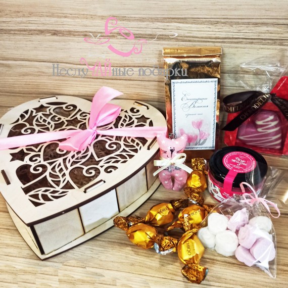 Сердечные поздравления подарочный набор с чаем и сладостями в шкатулке-сердце