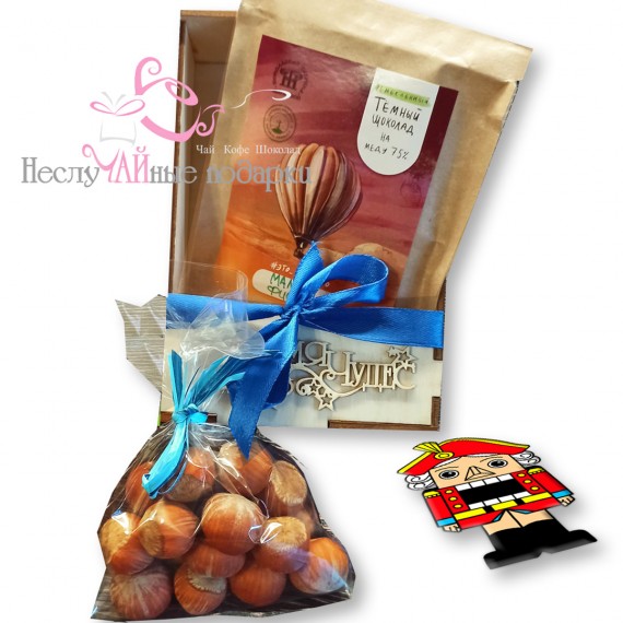 Время чудес Щелкунчик подарочный набор с орешками и сладостями в деревянном лотке 9*13 см