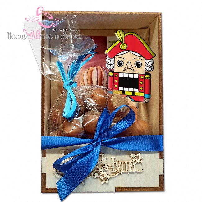 Время чудес Щелкунчик подарочный набор с орешками и сладостями в деревянном лотке 9*13 см