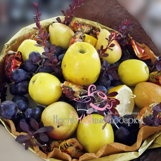 Золотая Августина букет из фруктов подарочный набор