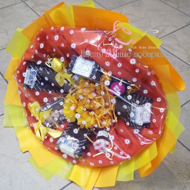 Янтарная карусель букет с чаем и сладостями подарочный набор